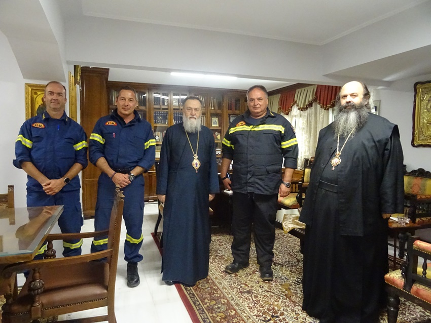Οι επικεφαλής του πυροσβεστικού σώματος Κορινθίας επισκέφτηκε τον Σεβ. Μητροπολίτη κ. Διονύσιο - ΕΚΚΛΗΣΙΑ