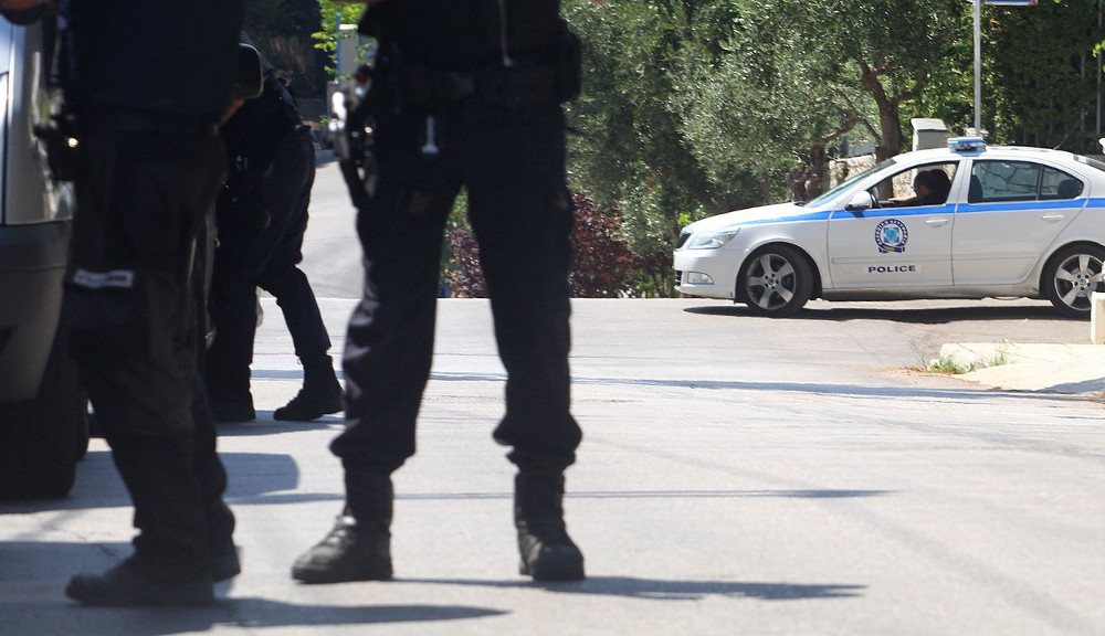 Σωρεία συλλήψεων στην Πελοπόννησο - Έπιασαν στα πράσα 50χρονο διαρρήκτη στο Λουτράκι