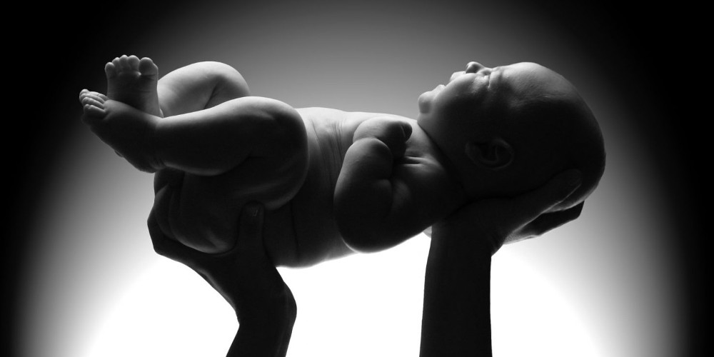 Ναύπακτος: Μυστήριο με το νεκρό βρέφος - Δεν γνώριζα πως ήμουν έγκυος, λέει η μητέρα