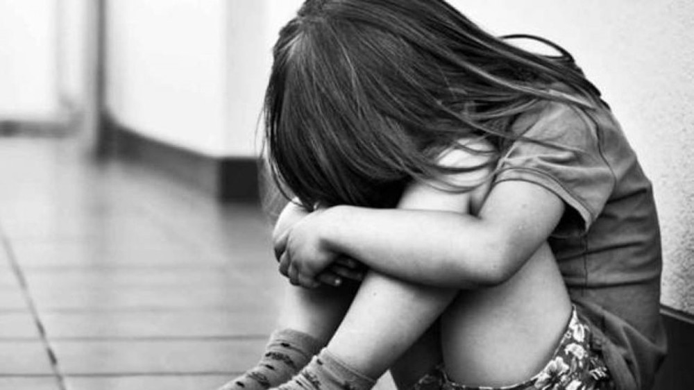 ΕΔΕ για περιστατικό σε νηπιαγωγείο της Χαλκίδας: 4χρονη έμεινε στο κρύο για τιμωρία - Παρέμβαση Κεραμέως - ΕΛΛΑΔΑ