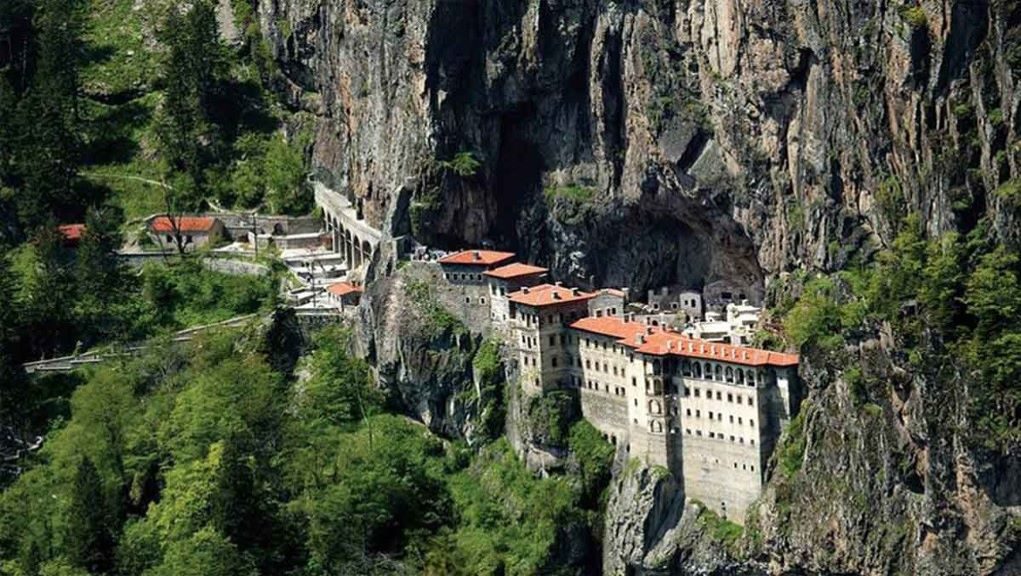 Ανοίγει και πάλι το ιστορικό μοναστήρι Παναγία Σουμελά- Από την Τρίτη τουρίστες στην Αγία Σοφία - ΕΚΚΛΗΣΙΑ