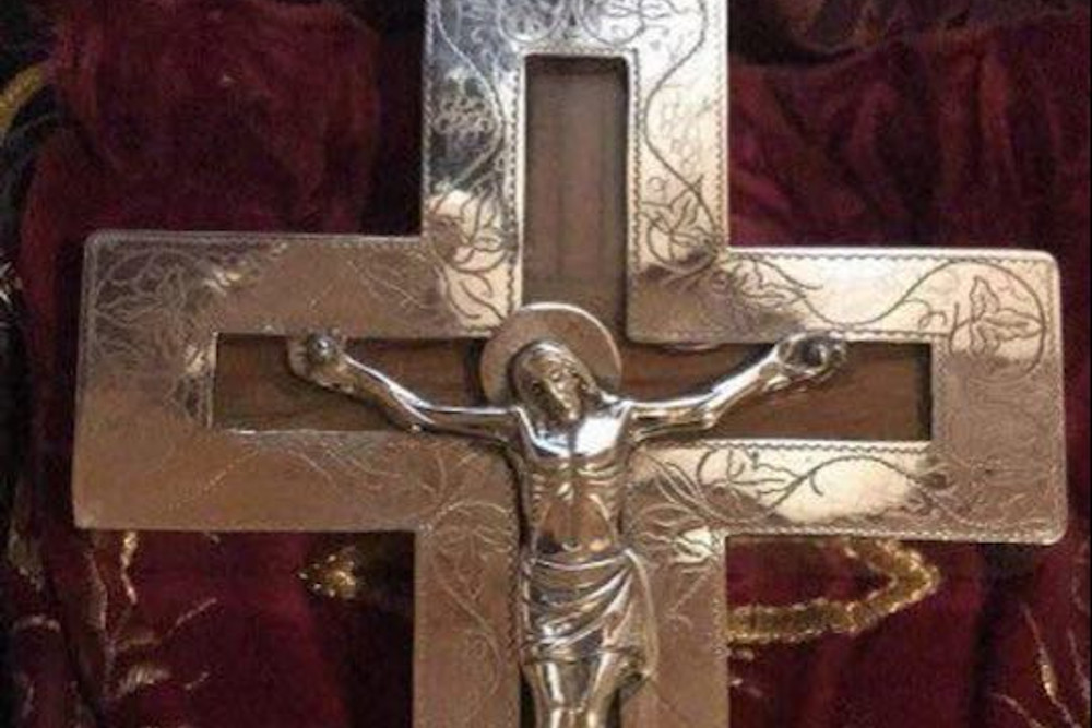 Νέο θαύμα του Τιμίου Σταυρού σε κοπέλα στον Ιερό Ναό Αγίων Ακινδύνων - ΕΚΚΛΗΣΙΑ