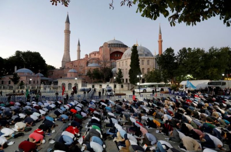 Θεία τιμωρία στην Αγία Σοφία; - Πάνω από 3.000 Τούρκοι κόλλησαν κορωνοϊό στην πρώτη προσευχή - ΕΚΚΛΗΣΙΑ