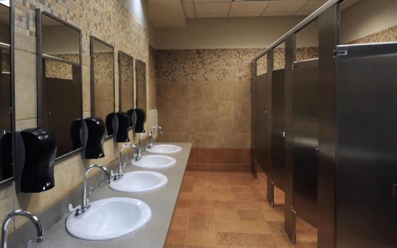 Δημόσιες τουαλέτες - Προσοχή: Πόσο εύκολα μπορούμε να κολλήσουμε κορονοϊό