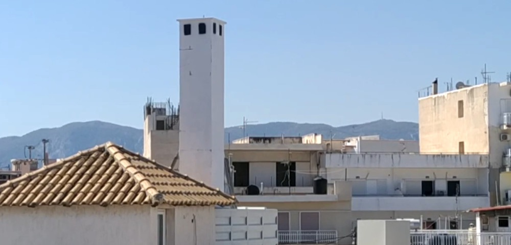 Κόρινθος: Οργή των κατοίκων για την κεραία κινητής τηλεφωνίας σε πολυκατοικία σε μορφή καμινάδας - ΚΟΡΙΝΘΙΑ