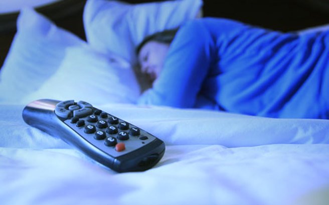 Δες τι συμβαίνει όταν σε παίρνει ο ύπνος μπροστά στην τηλεόραση - ΠΕΡΙΕΡΓΑ