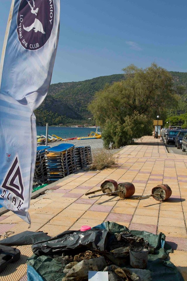 «Γερή ψαριά» στην παραλία της Ψάθας από τον Όμιλο Αυτοδυτών Λουτρακίου - Έβγαλα 837 κιλά σκουπίδια - ΕΛΛΑΔΑ