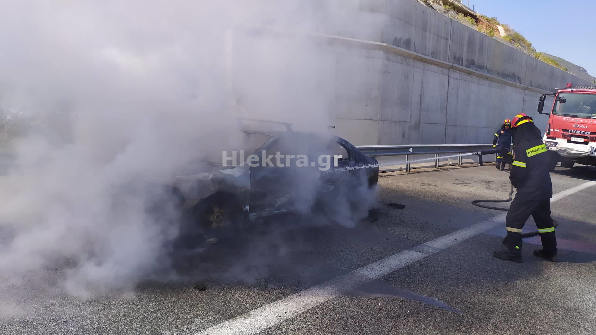Πυρκαγιά σε όχημα στην Εθνική Οδό - Λαμπάδιασε στη μέση του δρόμου - ΚΟΡΙΝΘΙΑ