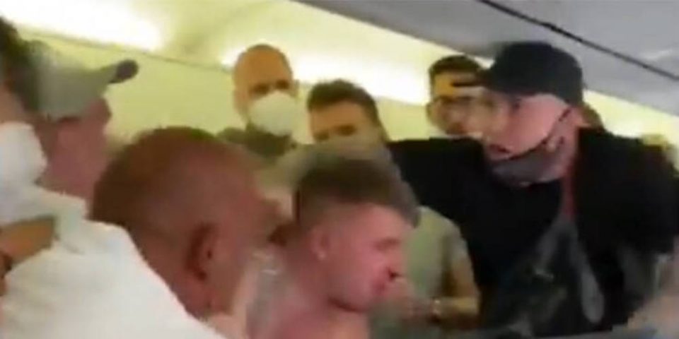Μεθυσμένοι επιβάτες αρνήθηκαν να φορέσουν μάσκα και ξεκίνησε το… ξύλο! - ΠΕΡΙΕΡΓΑ
