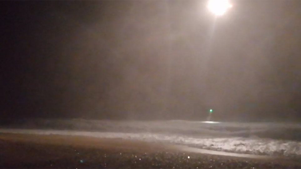 Κεφαλλονιά: Διέσωσαν κολυμβητή και ναυαγοσώστη με ελικόπτερο στον Μύρτο! (βίντεο) - ΕΛΛΑΔΑ