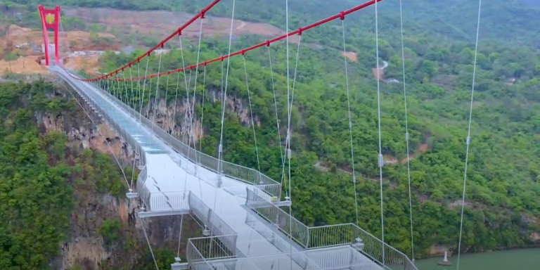 Κίνα: H μεγαλύτερη γυάλινη γέφυρα στον κόσμο -Σχεδόν αόρατη, γίνεται ένα με το φυσικό τοπίο - ΠΕΡΙΕΡΓΑ