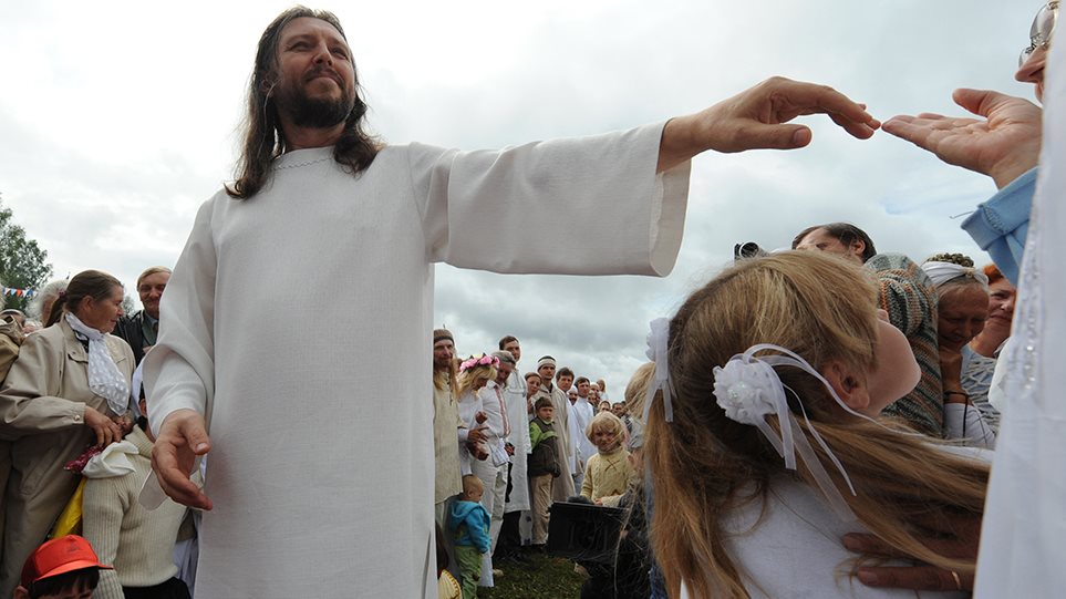 «Ιησούς της Σιβηρίας»: Στο φως τα μυστικά του Σεργκέι Τόροπ που προωθούσε τα ερωτικά τρίγωνα - ΔΙΕΘΝΗ