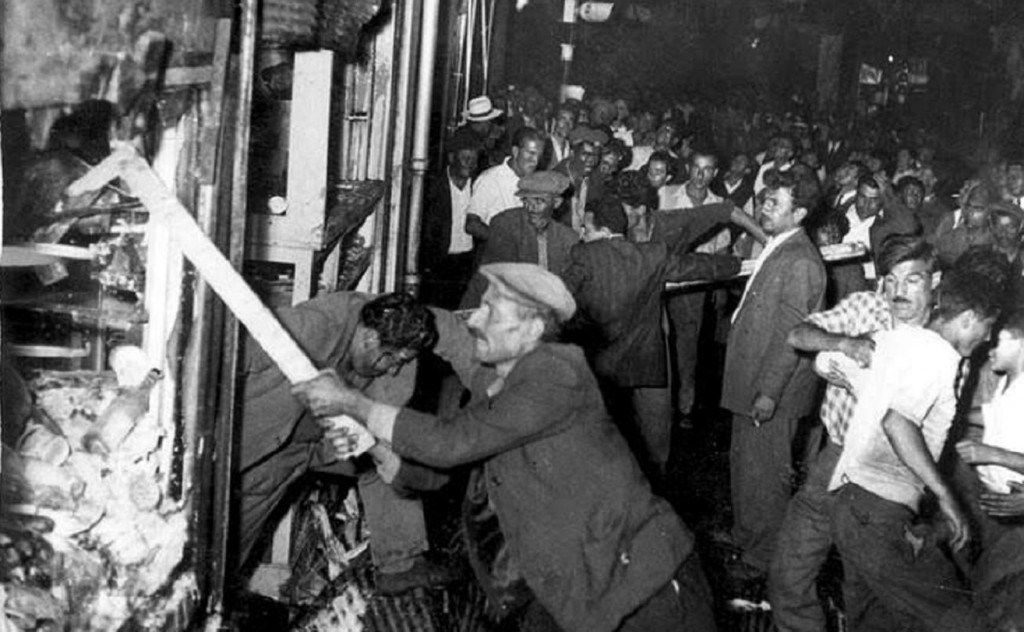 Σεπτεμβριανά 1955: Όταν 100.000 Τούρκοι ισοπέδωσαν τον Ελληνισμό της Πόλης - ΕΛΛΑΔΑ