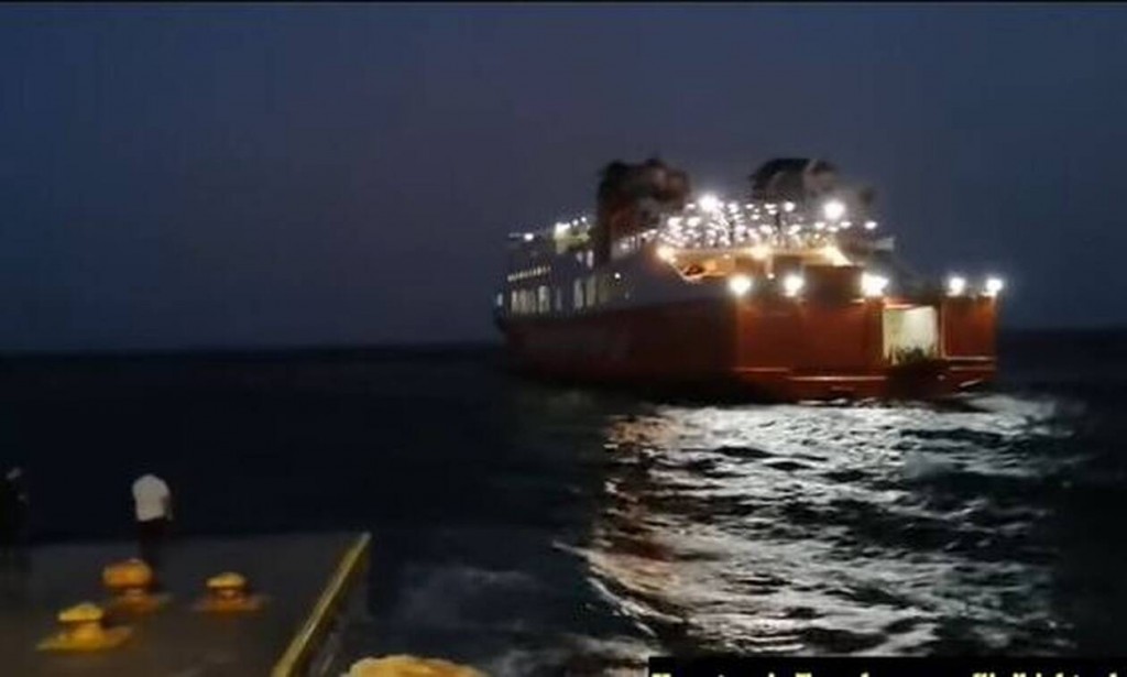 Σίκινος: Καρέ – καρέ η μάχη του «Διονύσιος Σολωμός» για να δέσει στο λιμάνι - ΠΕΡΙΕΡΓΑ