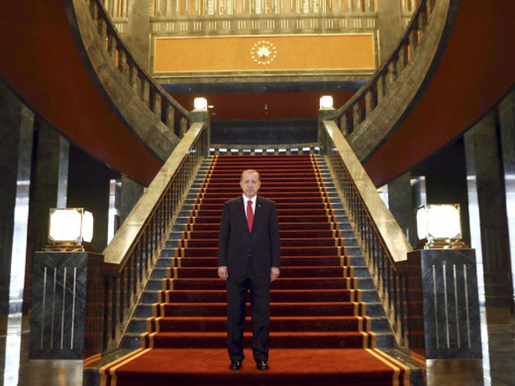 Οι Τούρκοι δεν έχουν να αγοράσουν ψωμί και ο Ερντογάν ξοδεύει δισεκατομμύρια για το παλάτι του - ΔΙΕΘΝΗ