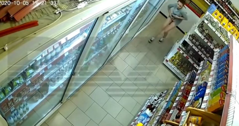 Ρωσίδα που κλέβει σε σούπερ μάρκετ κατάφερε να χωρέσει στο εσώρουχό της έξι αντικείμενα - ΔΙΕΘΝΗ