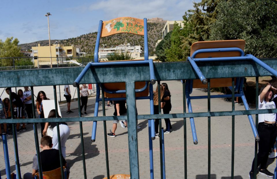 Χαμός σε υπό κατάληψη σχολείο στην Θεσσαλονίκη: Τραυματίστηκαν μαθητές μετά από «ντου» γονέα - ΕΛΛΑΔΑ