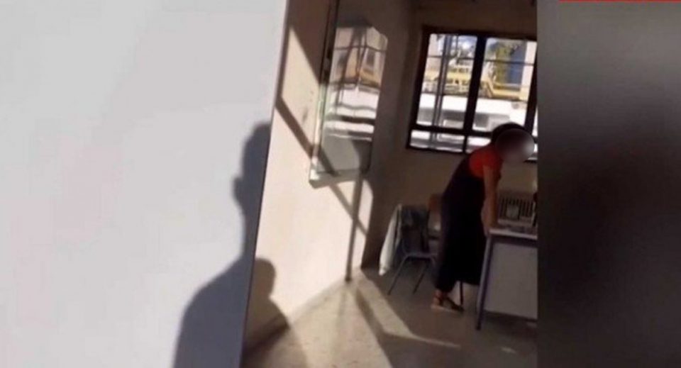 Κορωνοϊός - Υμηττός: Συνελήφθη καθηγήτρια επειδή δεν φορούσε μάσκα στην τάξη - Χωρίς κατηγορία