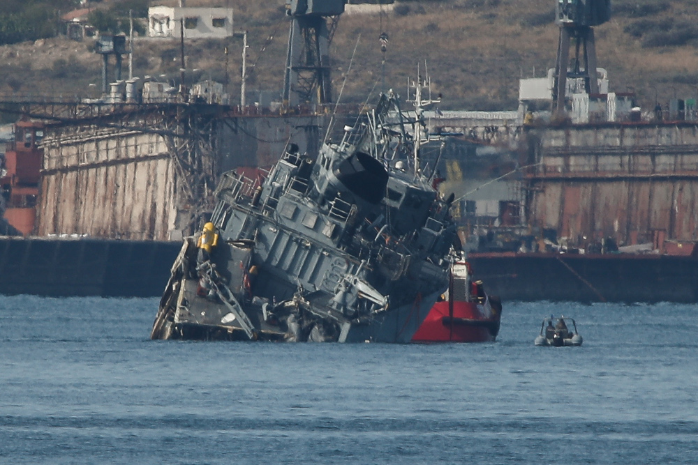 Ψάχνουν πώς έγινε το ατύχημα με το «Καλλιστώ»: Σοκάρουν οι εικόνες με το πλοίο κομμένο στα δύο - ΕΛΛΑΔΑ