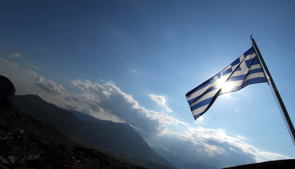 28η Οκτωβρίου - Καστελόριζο: Κρητικός ύψωσε τη μεγαλύτερη ελληνική σημαία - ΕΛΛΑΔΑ