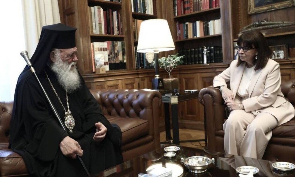 Ιερώνυμος: Επικοινωνία Σακελλαροπούλου με τον Αρχιεπίσκοπο - Οι ευχές της ΠτΔ - ΕΚΚΛΗΣΙΑ