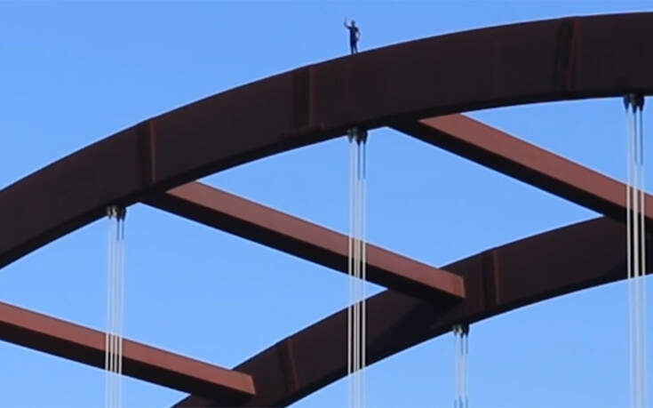 Η σοκαριστική πτώση YouTuber από γέφυρα που είχε ως αποτέλεσμα να καταλήξει στο νοσοκομείο - ΠΕΡΙΕΡΓΑ