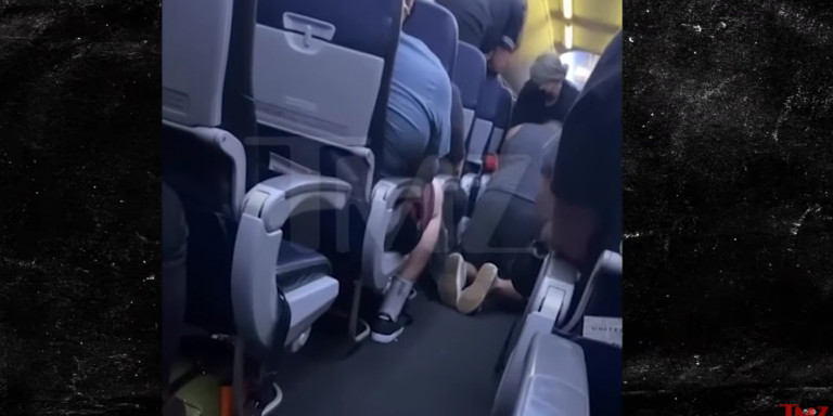 Τρόμος σε αεροπλάνο της United: Ασθενής με κορωνοϊό πέθανε κατά τη διάρκεια της πτήσης - ΠΕΡΙΕΡΓΑ