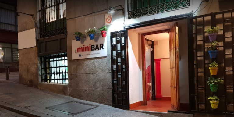 Μπαρ στη Μαδρίτη ζητεί από τακτικούς πελάτες να προπληρώσουν τα ποτά τους - ΠΕΡΙΕΡΓΑ