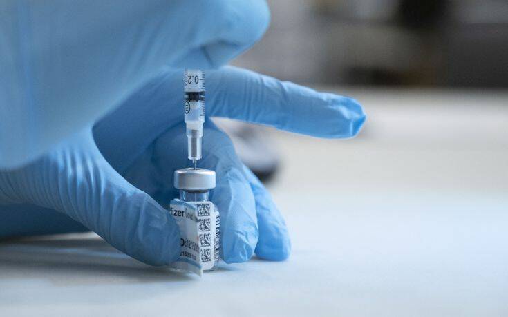 Καθησυχαστικός ο Μόσιαλος: Η μετάλλαξη δεν θα επηρεάσει την αποτελεσματικότητα του εμβολίου - ΕΛΛΑΔΑ