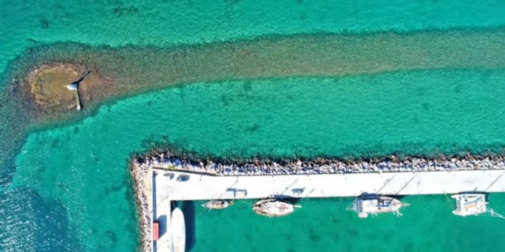 Τα δύο ελληνικά λιμάνια που τα χωρίζουν 30 μέτρα και… 2.500 χρόνια - ΠΕΡΙΕΡΓΑ