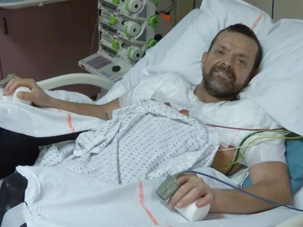 Γαλλία: Χειρουργοί μεταμόσχευσαν για πρώτη φορά χέρια από το ύψος του ώμου σε έναν 48χρονο - ΠΕΡΙΕΡΓΑ