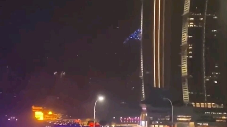 Εκατοντάδες drones έπεσαν πάνω σε ουρανοξύστη στη νότια Κίνα - ΔΙΕΘΝΗ
