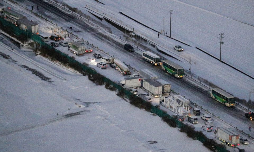 Απίστευτες εικόνες στην Ιαπωνία: Καραμπόλα 130 αυτοκινήτων λόγω του χιονιά - ΔΙΕΘΝΗ