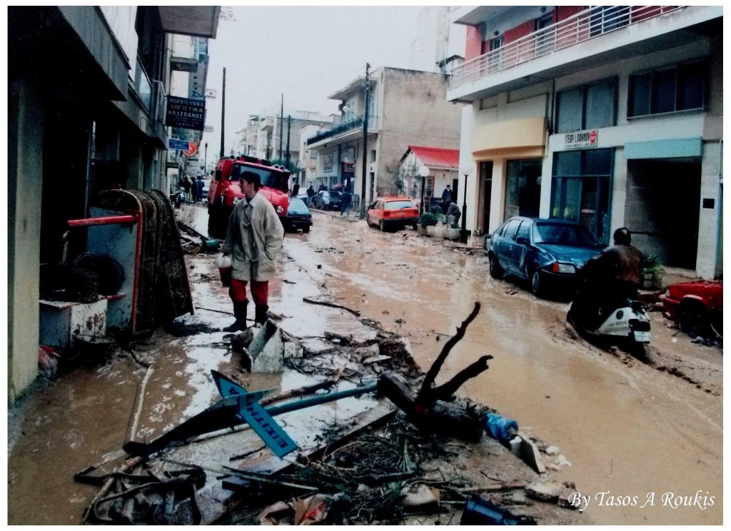 Σαν σήμερα το 1997 οι μεγάλες καταστροφές από την πλημμύρα στην Κόρινθο (εικόνες & βίντεο) - ΚΟΡΙΝΘΙΑ