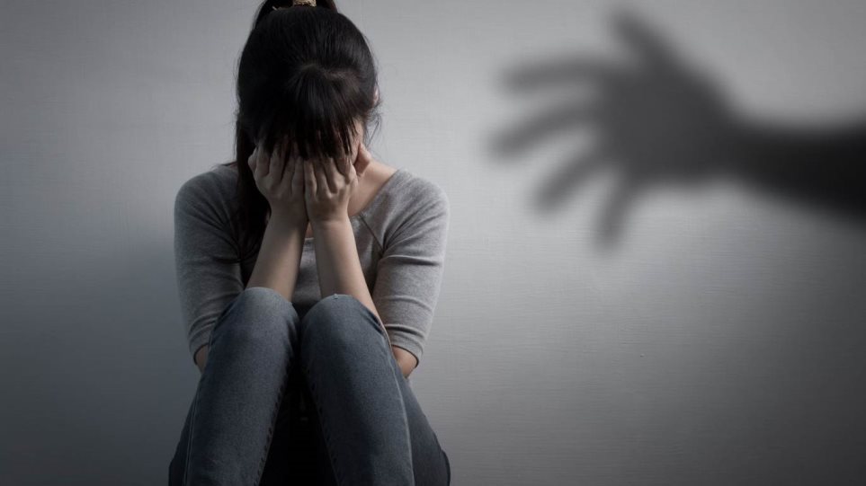 Σοκ στον Άσσο Κορινθίας: Ανήλικη κατήγγειλε βιασμό από τον πατέρα της - ΚΟΡΙΝΘΙΑ