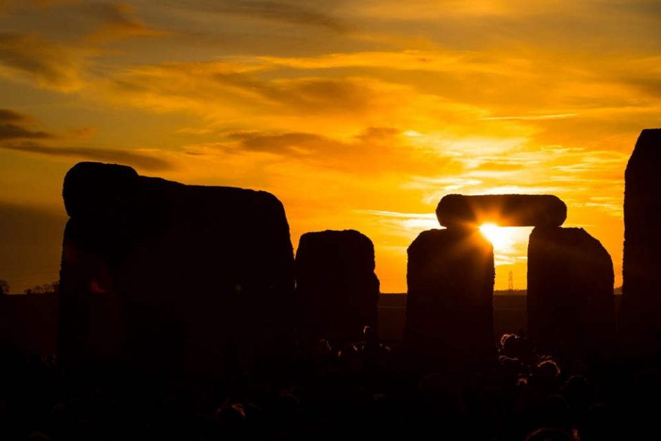 Στόουνχεντζ: Έρευνα ρίχνει νέο φως στο μυστηριώδες αρχαίο μνημείο της Αγγλίας - ΔΙΕΘΝΗ