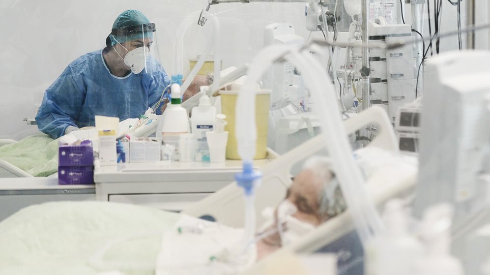 Κορωνοϊος: «Επιστροφή» στον Δεκέμβριο - Τριπλασιάστηκαν οι εισαγωγές στα νοσοκομεία της Αττικής - ΕΛΛΑΔΑ