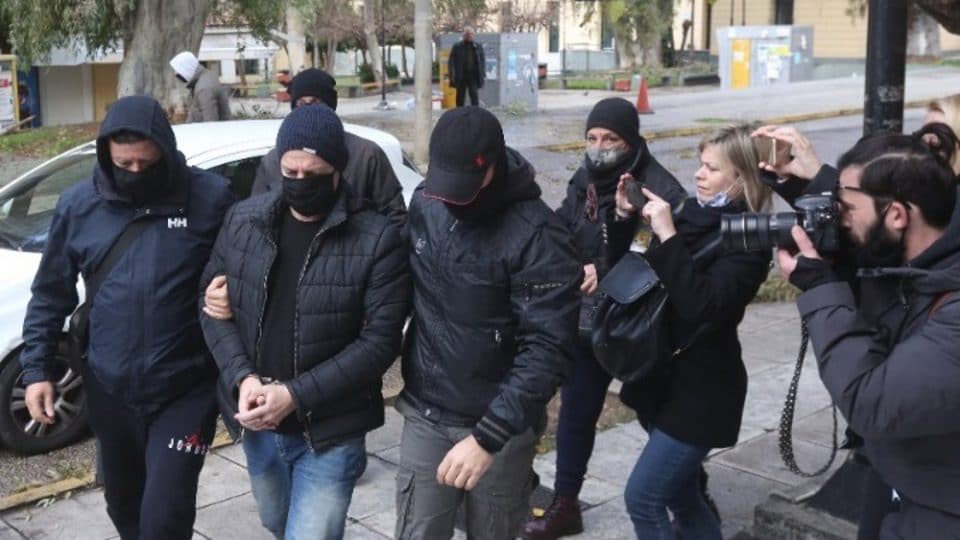 Πήρε προθεσμία για να απολογηθεί την Τετάρτη ο Δημήτρης Λιγνάδης - Είναι κατηγορούμενος για βιασμό κατά συρροή - ΕΛΛΑΔΑ
