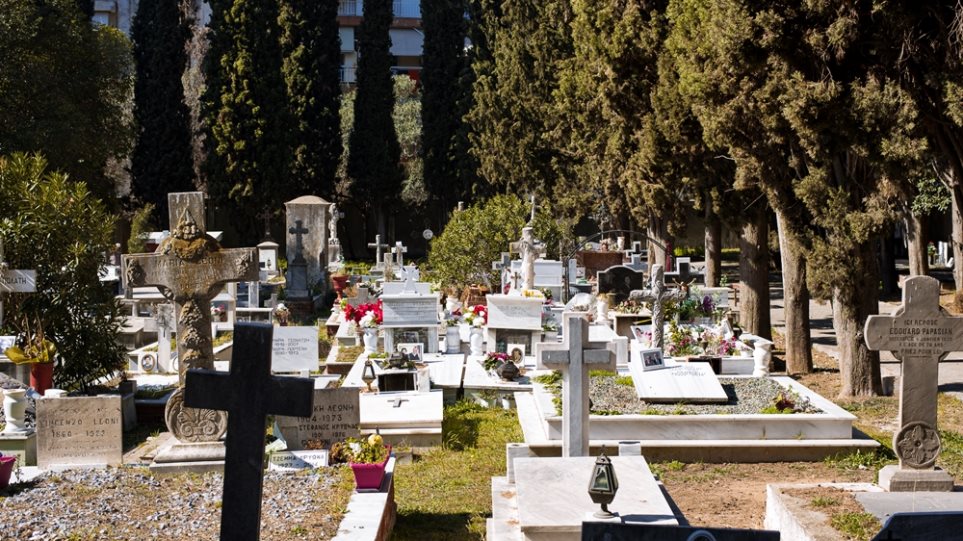 Μακάβριο περιστατικό στη Θεσσαλονίκη: Ξέθαψαν νεκρό επειδή «τον είδαν να κουνάει τα μάτια του» - ΕΛΛΑΔΑ