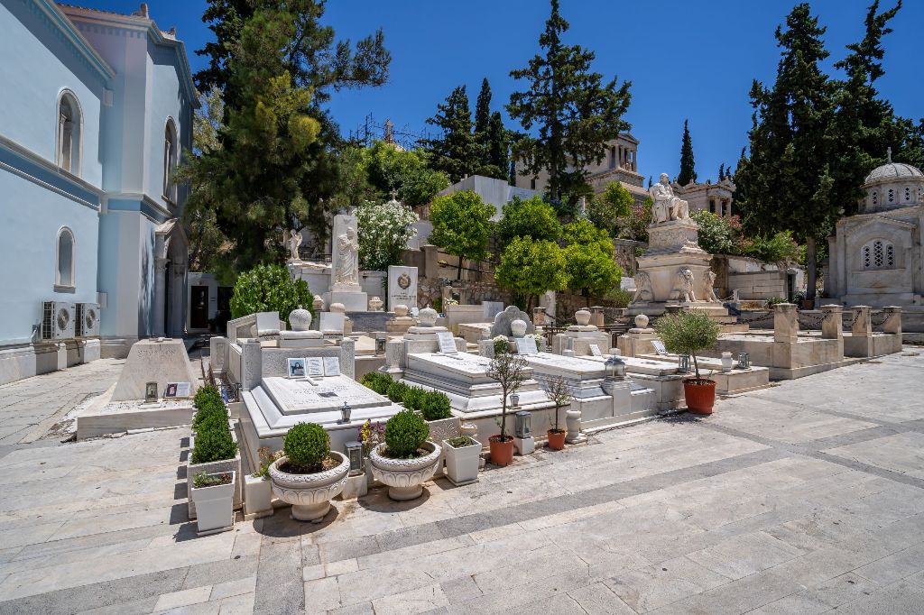 Αυξάνει τα έξοδα κηδείας ως 150% η Ιερά Αρχιεπισκοπή Αθηνών - ΕΚΚΛΗΣΙΑ