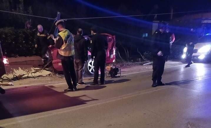 Νεκρός ο οδηγός στο τροχαίο στο Kοκκώνι Κορινθίας - Καρφώθηκε σε μάντρα - ΚΟΡΙΝΘΙΑ