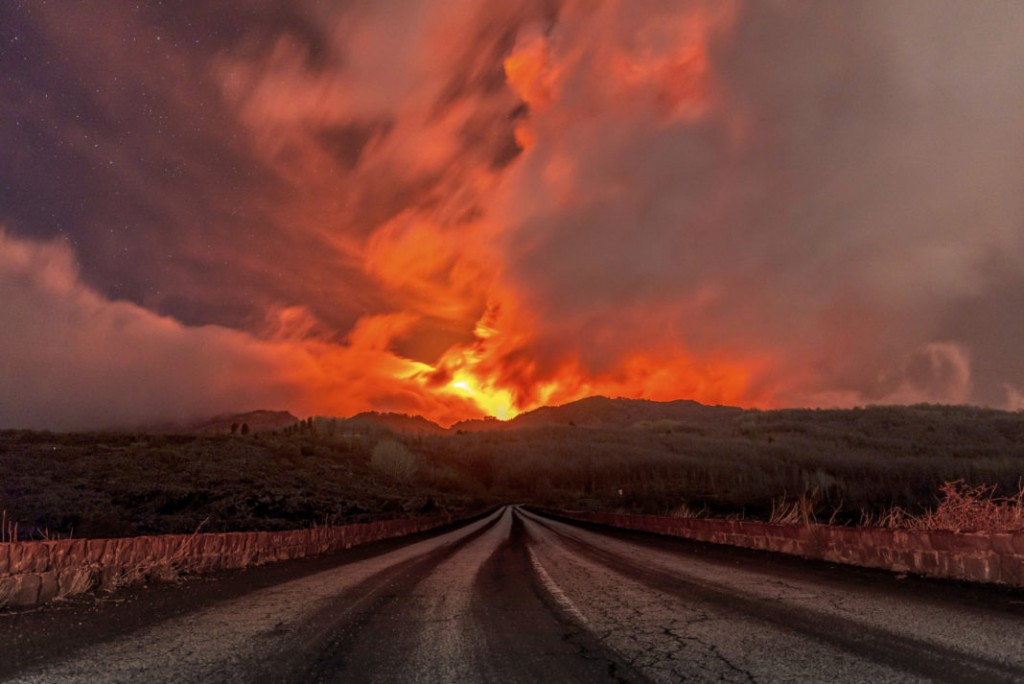 Ιταλία: Νέες εκρήξεις της Αίτνας με σύννεφα στάχτης - ΔΙΕΘΝΗ