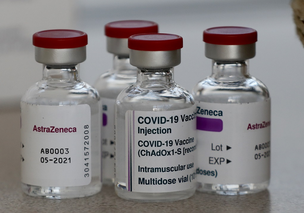 Εμβόλιο AstraZeneca: «Πολύ καθησυχαστικά στοιχεία» για την ασφάλειά του, λέει ο δ/ντής του Oxford Vaccine Group - ΔΙΕΘΝΗ