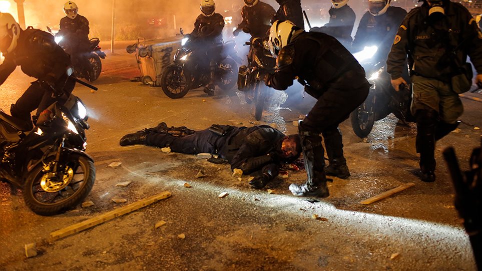 Νέα Σμύρνη: «Σφίγγει ο κλοιός» και για άλλες συλλήψεις για τον τραυματισμό του αστυνομικού - ΕΛΛΑΔΑ