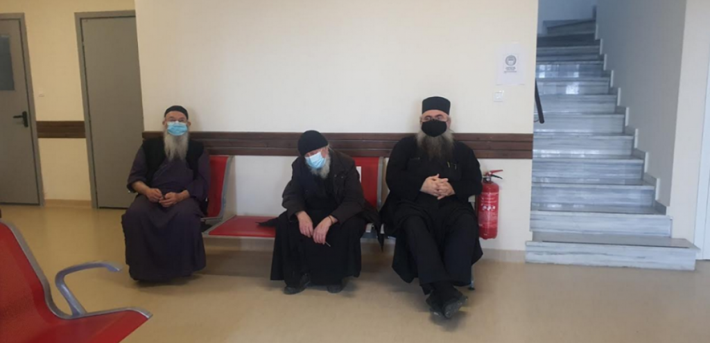Εμβολιάστηκαν οι πρώτοι μοναχοί στο Άγιον Όρος [εικόνες] - ΕΚΚΛΗΣΙΑ