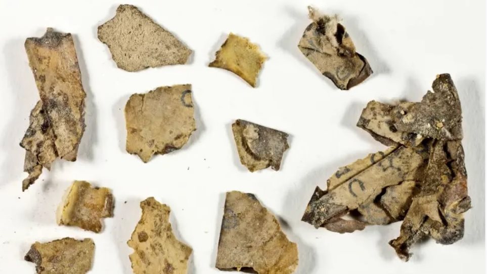 Σπουδαία ανασκαφή στο Ισραήλ: Βρήκαν πάπυρο ηλικίας 2.000 ετών με ελληνικά κείμενα κοντά στη Νεκρά Θάλασσα - ΔΙΕΘΝΗ