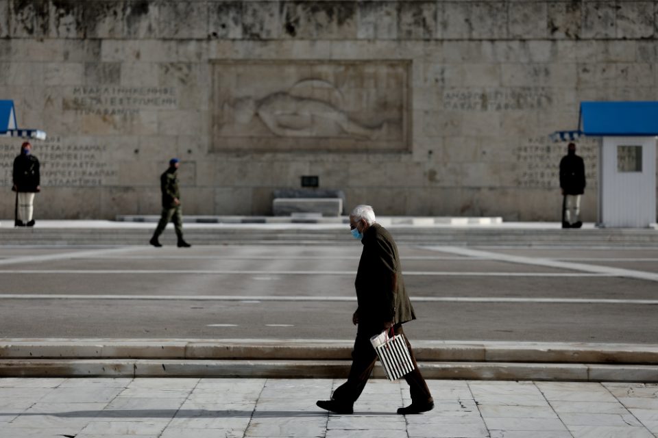 Σε σκληρό lockdown η μισή Ελλάδα - Κλειστά σχολεία και... χαρταετός με μέτρα - ΕΛΛΑΔΑ
