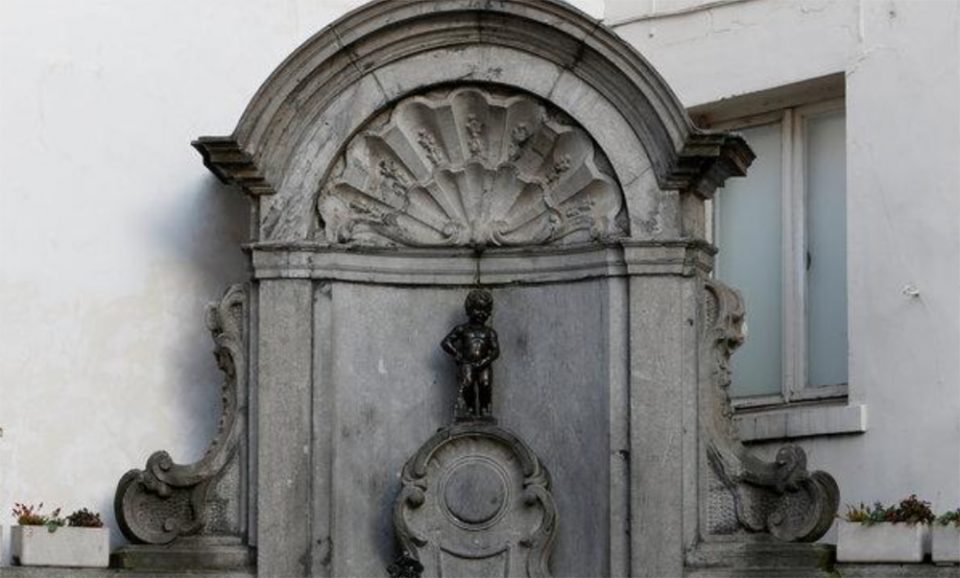 Manneken Pis: Το φημισμένο αγαλματάκι των Βρυξελλών θα ντυθεί εύζωνας για τα 200 χρόνια από την Επανάσταση του 1821 - ΔΙΕΘΝΗ