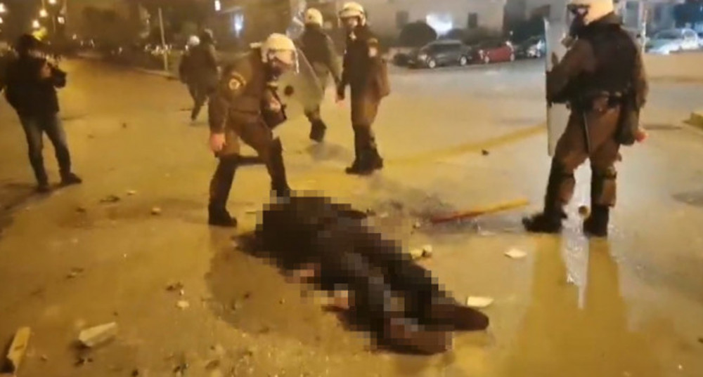 Άγρια επεισόδια με σοβαρό τραυματισμό αστυνομικού στην Νέα Σμύρνη - ΕΛΛΑΔΑ
