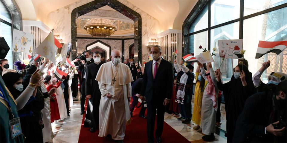 Ιστορική επίσκεψη του πάπα Φραγκίσκου στο Ιράκ: «Ας σιγήσουν τα όπλα» - ΔΙΕΘΝΗ